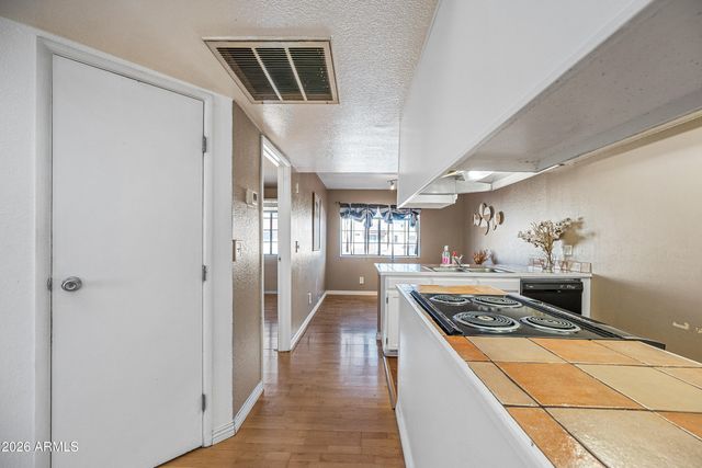 2020 W UNION HILLS Drive 211, Phoenix, AZ 85027