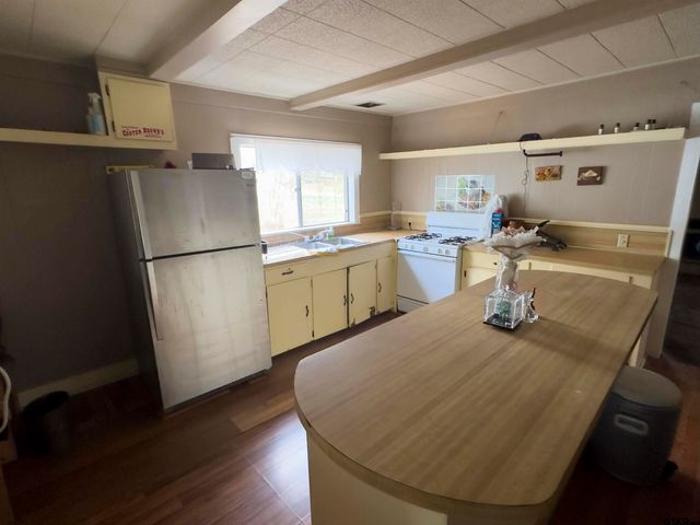 215 Cleveland, Winfield, TX 75493