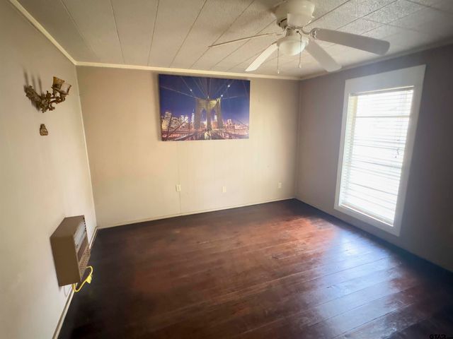 215 Cleveland, Winfield, TX 75493