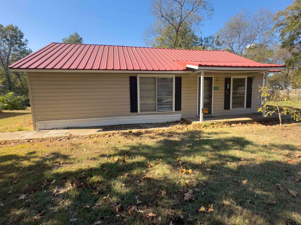 215 Cleveland, Winfield, TX 75493