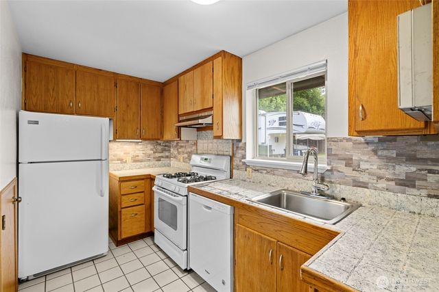 5246 Yearley Drive NE, Olympia, WA 98516