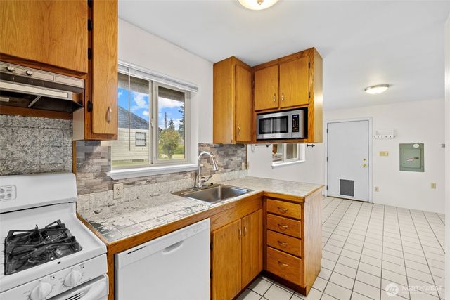 5246 Yearley Drive NE, Olympia, WA 98516