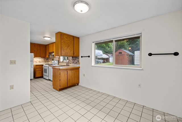 5246 Yearley Drive NE, Olympia, WA 98516