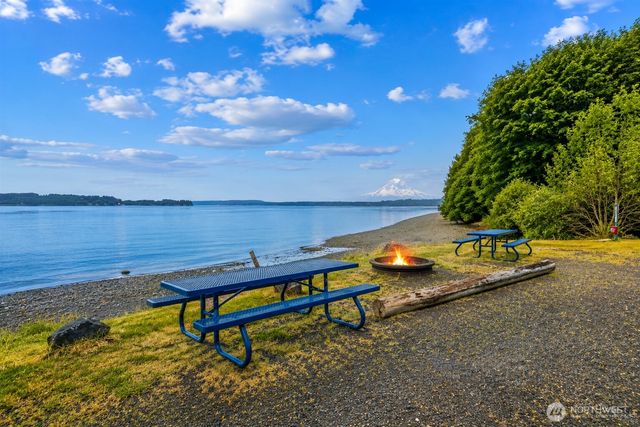 5246 Yearley Drive NE, Olympia, WA 98516