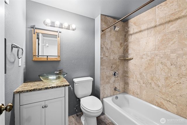 5246 Yearley Drive NE, Olympia, WA 98516