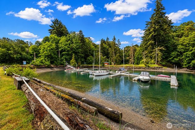 5246 Yearley Drive NE, Olympia, WA 98516