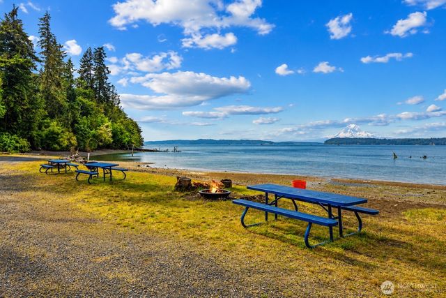 5246 Yearley Drive NE, Olympia, WA 98516