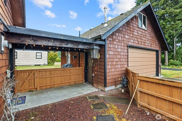 5246 Yearley Drive NE, Olympia, WA 98516