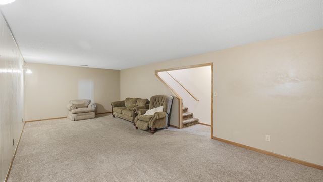 309 E Iowa Street, Elmore, MN 56027