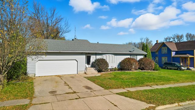 309 E Iowa Street, Elmore, MN 56027