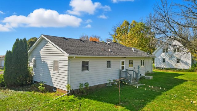 309 E Iowa Street, Elmore, MN 56027