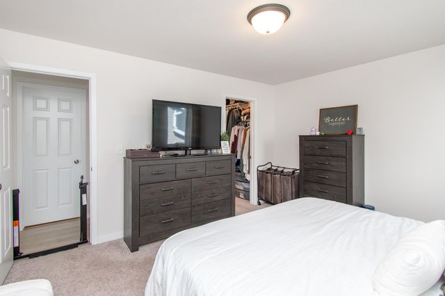 6608 27th Street S, Fargo, ND 58104