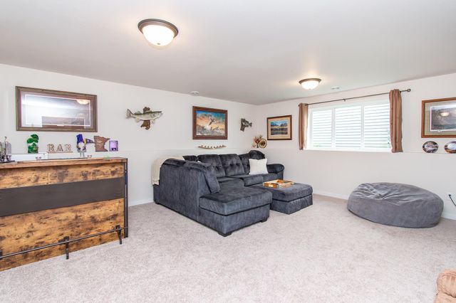 6608 27th Street S, Fargo, ND 58104