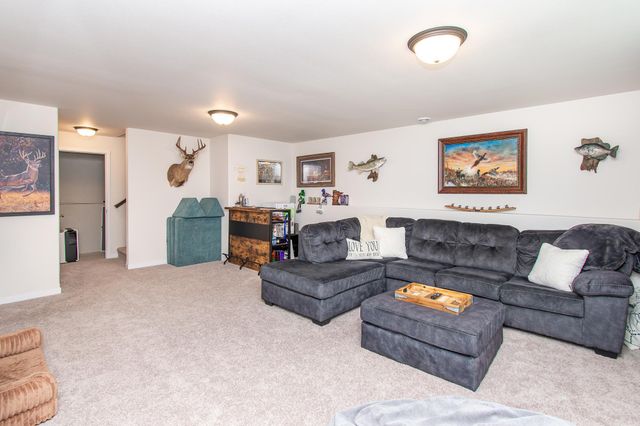 6608 27th Street S, Fargo, ND 58104