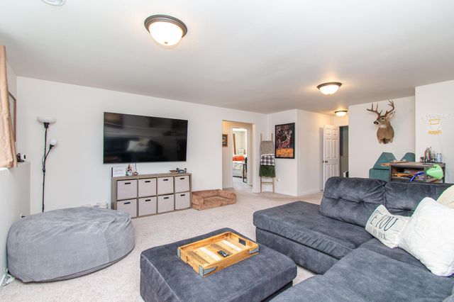 6608 27th Street S, Fargo, ND 58104