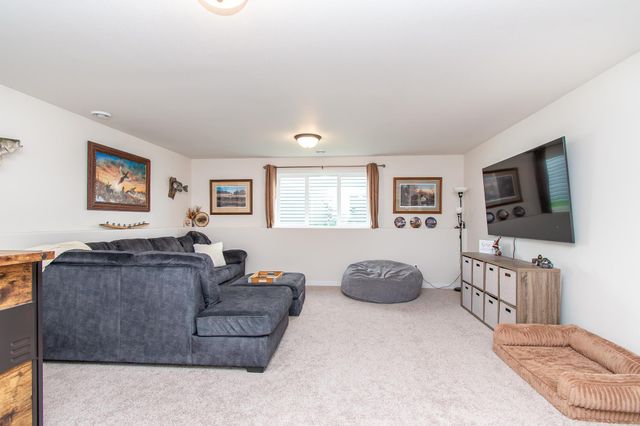 6608 27th Street S, Fargo, ND 58104