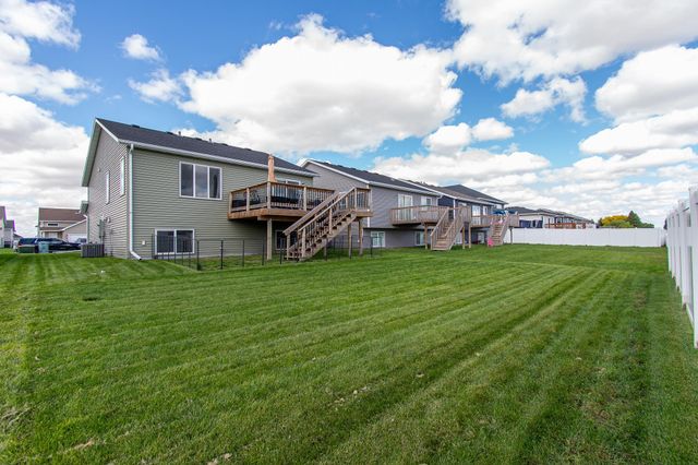 6608 27th Street S, Fargo, ND 58104