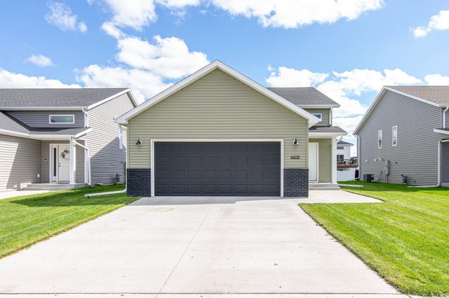 6608 27th Street S, Fargo, ND 58104