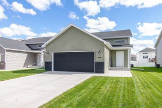 6608 27th Street S, Fargo, ND 58104