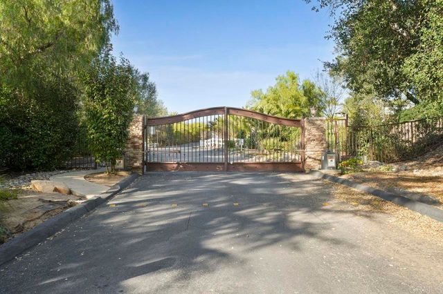 27051 Toyon Ridge Trail, Valley Center, CA 92082