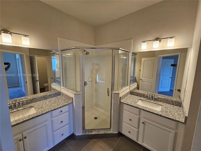 10824 SW 232nd Ter ., Homestead, FL 33032