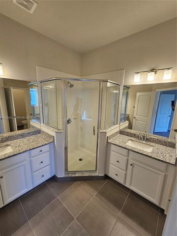 10824 SW 232nd Ter ., Homestead, FL 33032