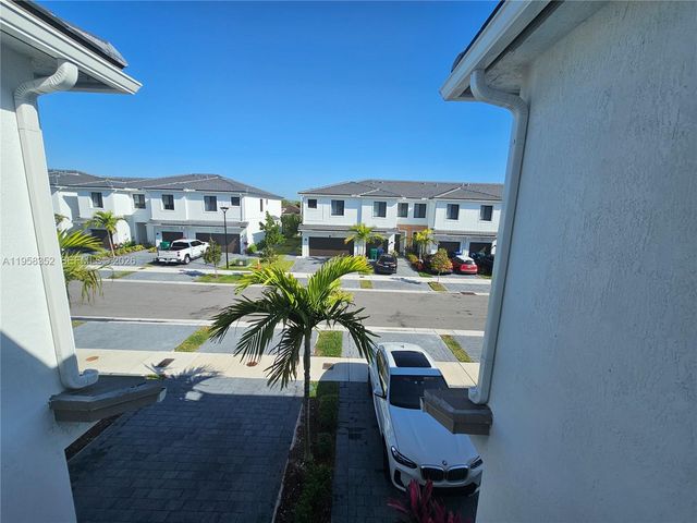 10824 SW 232nd Ter ., Homestead, FL 33032