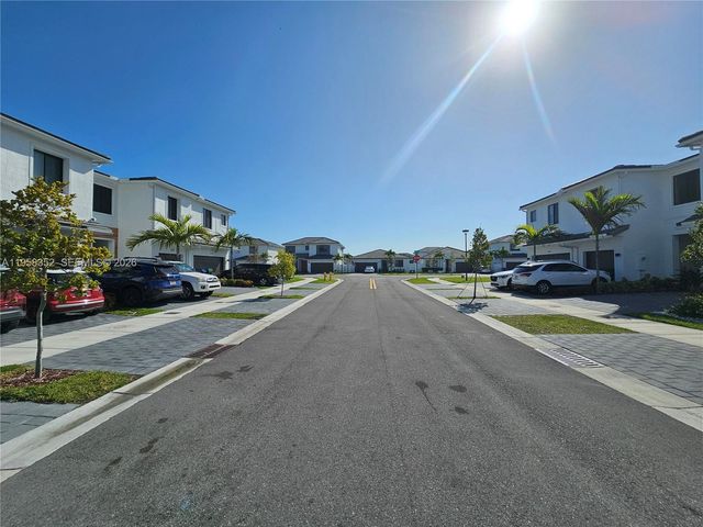 10824 SW 232nd Ter ., Homestead, FL 33032