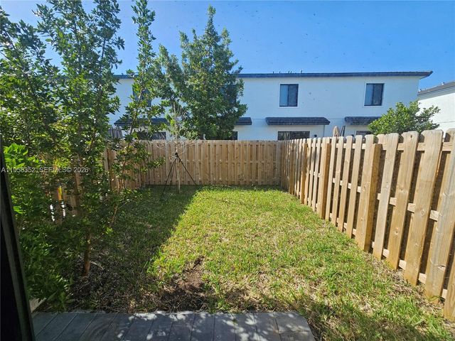 10824 SW 232nd Ter ., Homestead, FL 33032