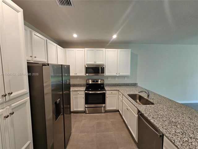 10824 SW 232nd Ter ., Homestead, FL 33032