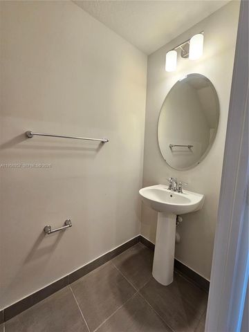 10824 SW 232nd Ter ., Homestead, FL 33032