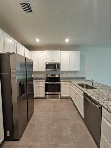 10824 SW 232nd Ter ., Homestead, FL 33032