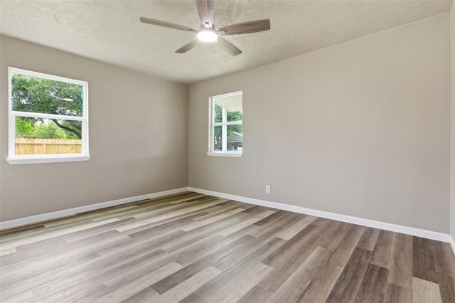 2307 Windsor Lane, Pasadena, TX 77506