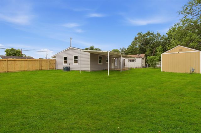 2307 Windsor Lane, Pasadena, TX 77506
