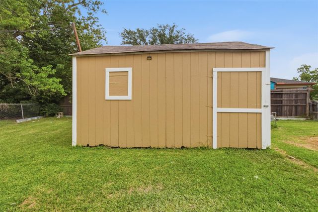 2307 Windsor Lane, Pasadena, TX 77506