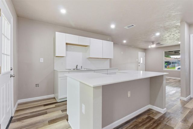 2307 Windsor Lane, Pasadena, TX 77506