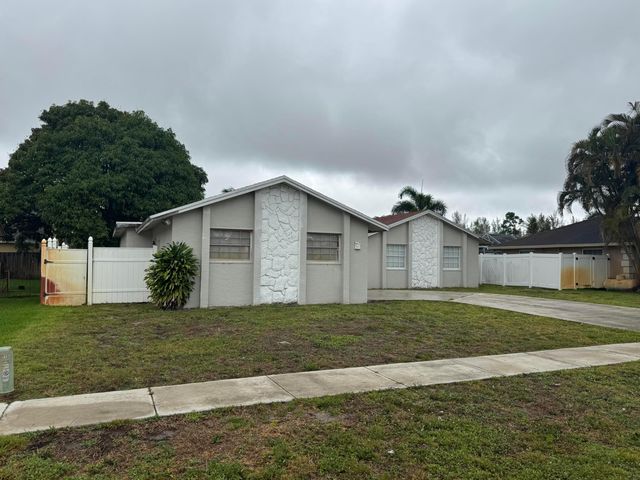 589 Cashiers Drive, West Palm Beach, FL 33413