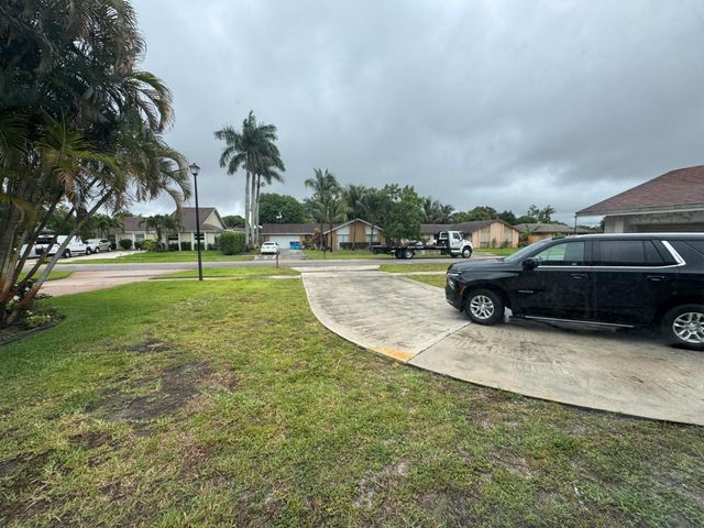 589 Cashiers Drive, West Palm Beach, FL 33413