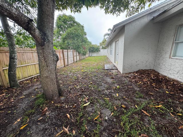 589 Cashiers Drive, West Palm Beach, FL 33413