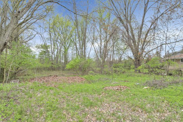 2423 Stelzer Road, Columbus, OH 43219