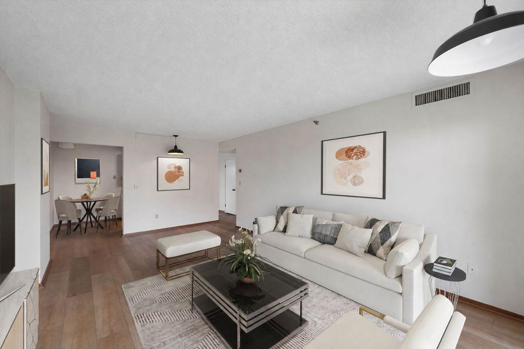 1225 Lasalle Avenue 1106, Minneapolis, MN 55403 — photo 2
