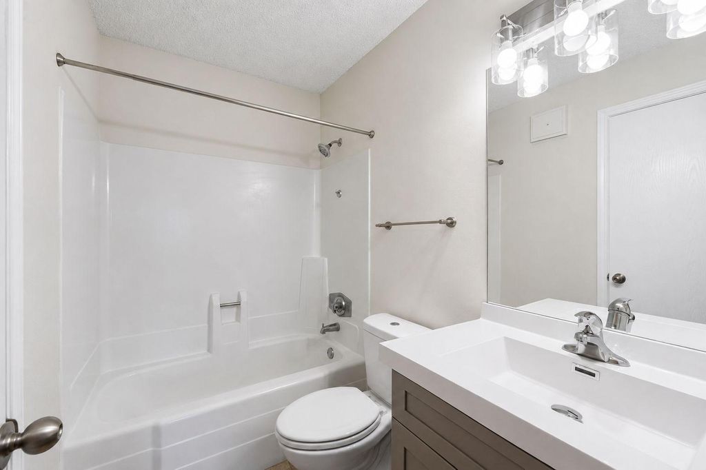 1225 Lasalle Avenue 1106, Minneapolis, MN 55403 — photo 5