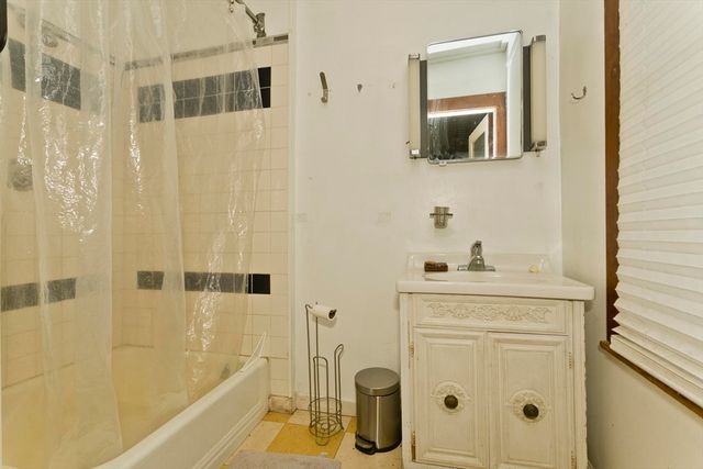 146 Beech St., Holyoke, MA 01040