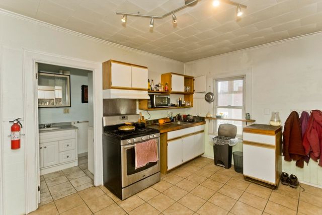 146 Beech St., Holyoke, MA 01040