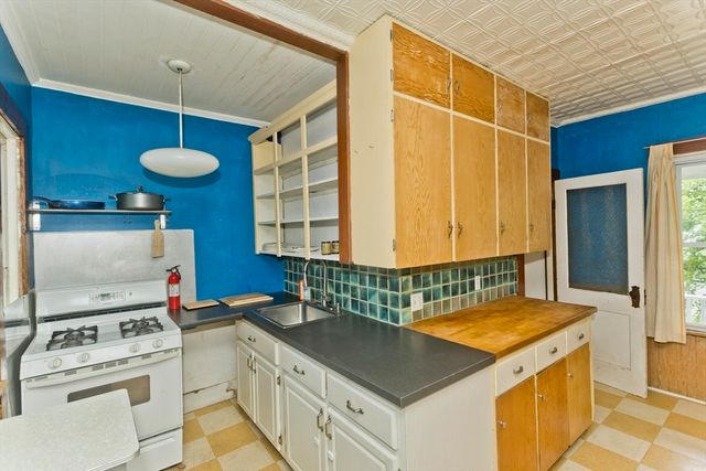 146 Beech St., Holyoke, MA 01040
