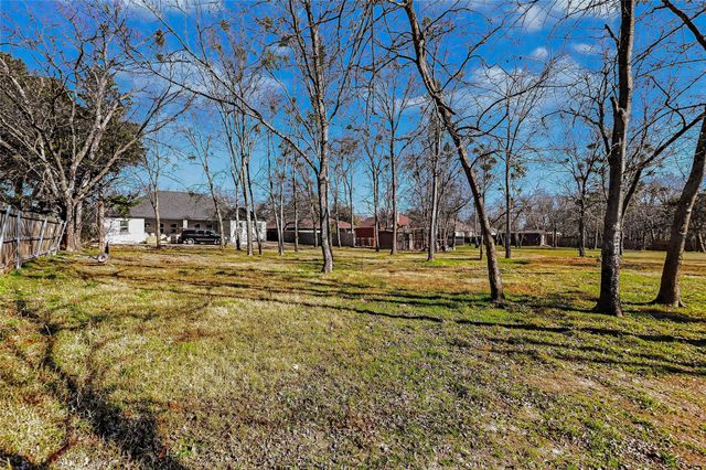 1011 Division Street, Greenville, TX 75401