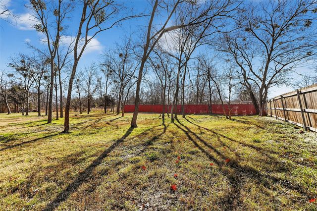 1011 Division Street, Greenville, TX 75401