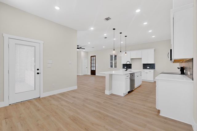 1011 Division Street, Greenville, TX 75401