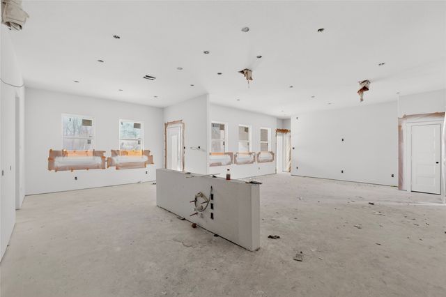 1011 Division Street, Greenville, TX 75401