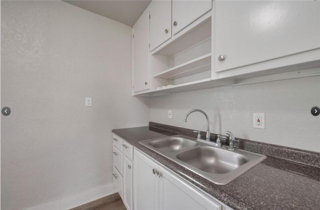 1311 Fred Street, El Campo, TX 77437